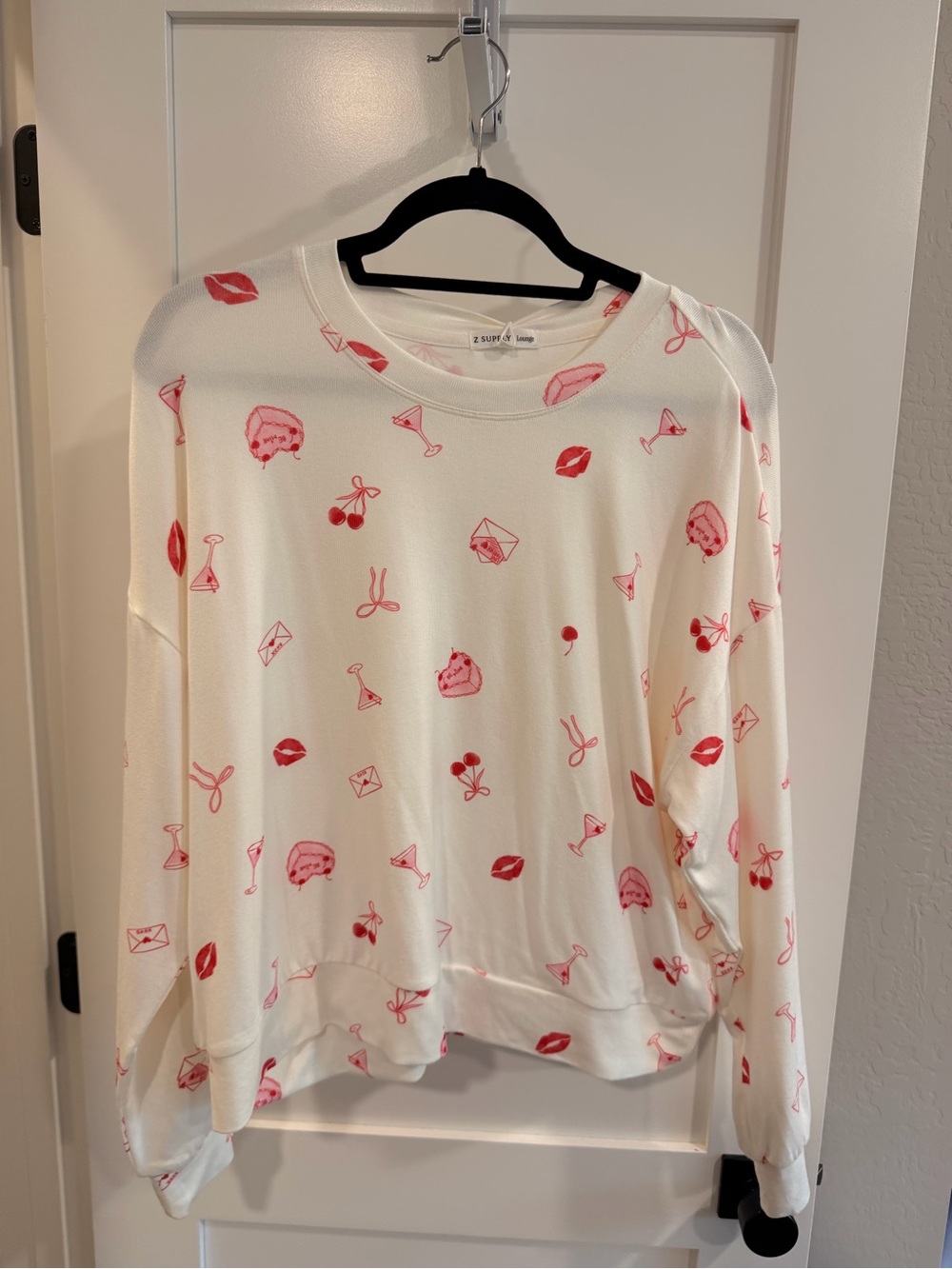 Z Supply Cream Pullover with Pink & Red Lip and Cocktail Print